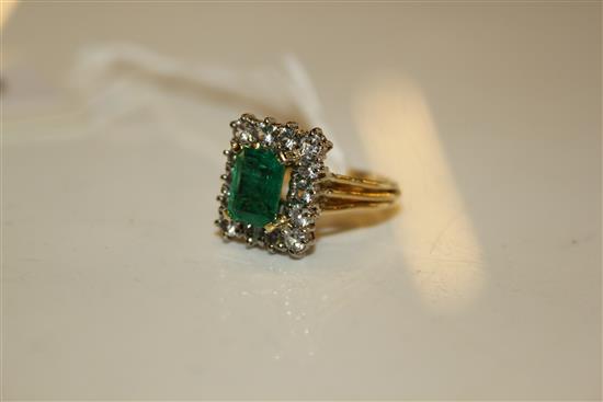 18ct gold and emerald dress ring